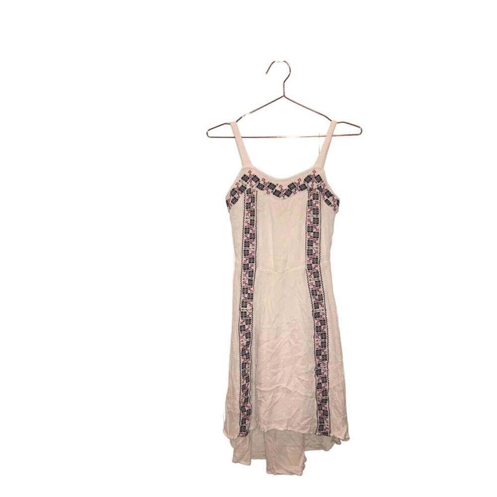 Chelsea & Violet white embroidered lined dress size small